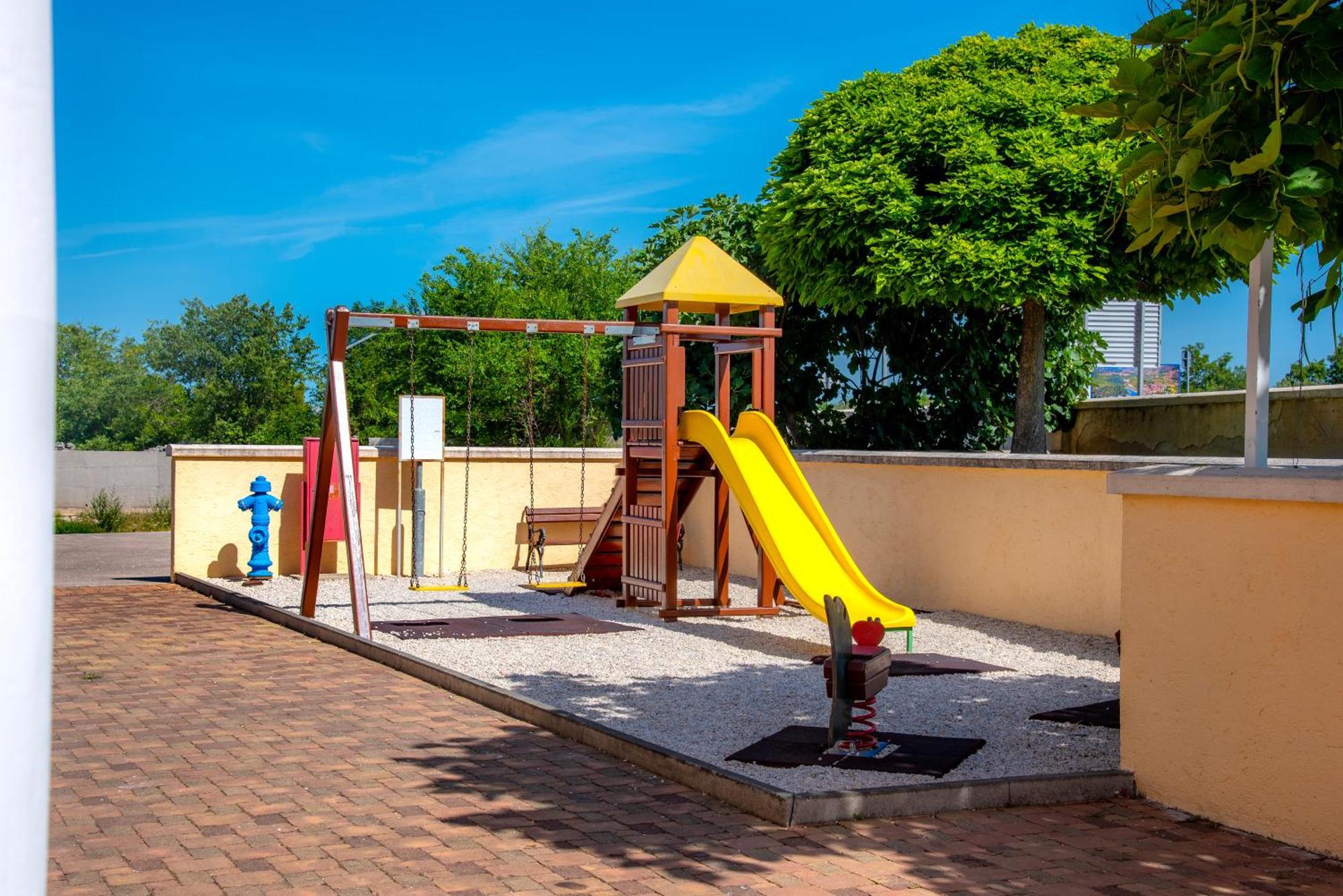 Guest Accommodation Atrium Gulin Lozovac Εξωτερικό φωτογραφία